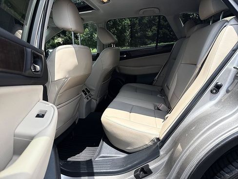 Used 2017 Subaru Outback 3.6R Limited AWD/4WD image 12