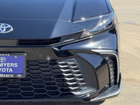 Used 2026 Toyota Camry SE FWD image 4