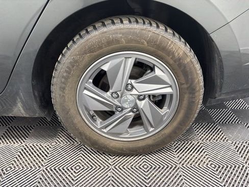 Used 2025 Hyundai Elantra SE image 9