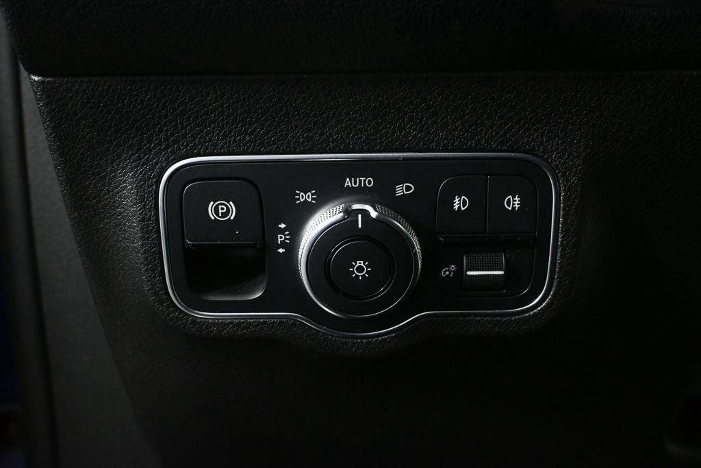 Certified 2021 Mercedes-Benz GLB 250 4MATIC image 9