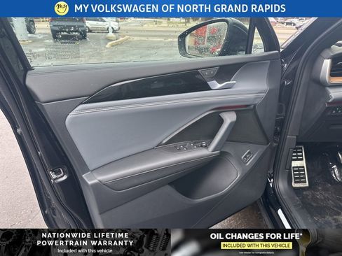 New 2026 Volkswagen Tiguan SEL R-Line image 9