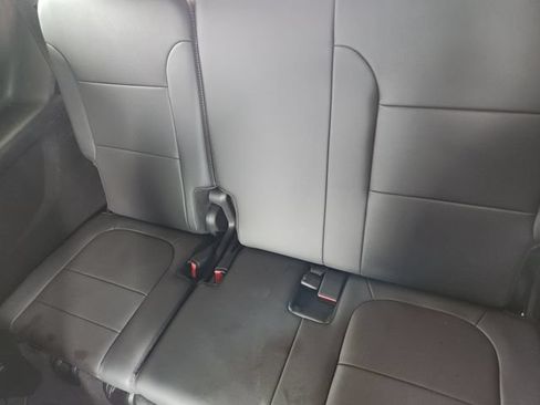 Used 2022 Chevrolet Traverse Premier FWD image 33
