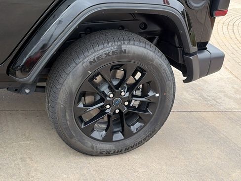 Used 2025 Jeep Wrangler Sahara w/ Safety Group image 12