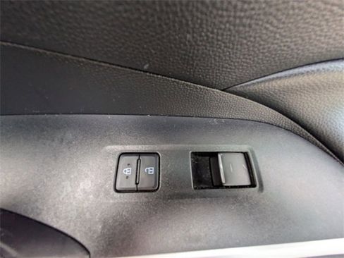 Used 2023 Toyota RAV4 XLE image 31