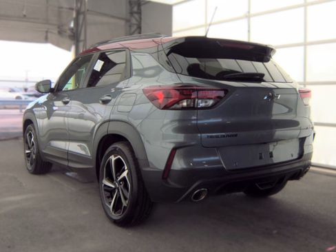 Used 2022 Chevrolet TrailBlazer RS w/ Sun and Liftgate Package FWD image 4