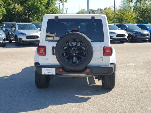 Used 2021 Jeep Wrangler Unlimited Sahara w/ Safety Group image 5