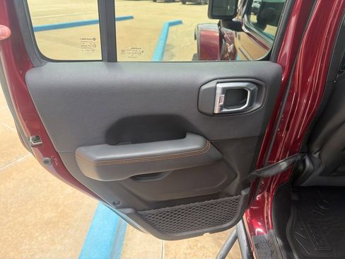 Used 2021 Jeep Gladiator Mojave AWD/4WD image 33