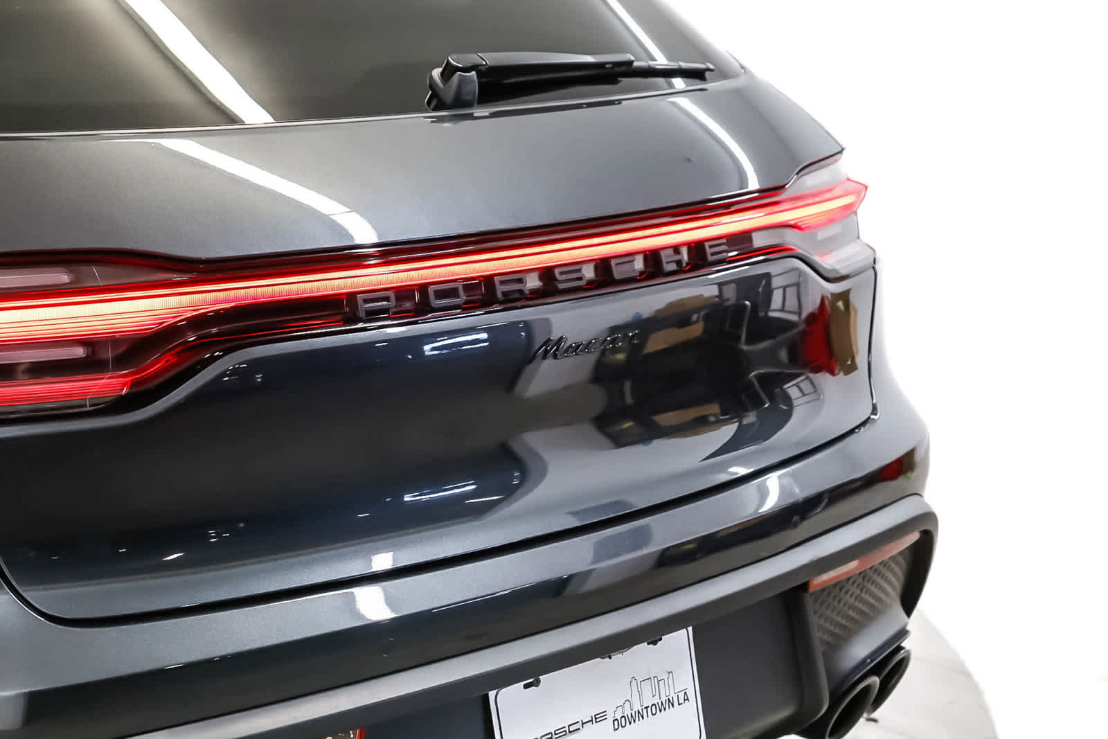 Certified 2023 Porsche Macan AWD/4WD image 12