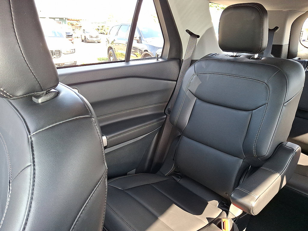 Used 2024 Ford Explorer XLT w/ Equipment Group 202A AWD/4WD image 38