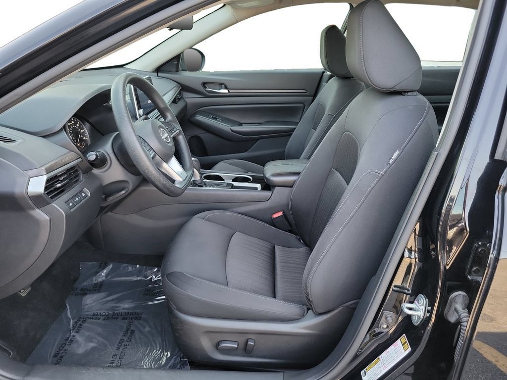 Used 2024 Nissan Altima 2.5 SV FWD image 20