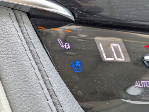 Used 2023 Cadillac XT6 Premium Luxury image 30