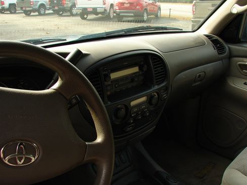 Used 2006 Toyota Sequoia SR5 image 7