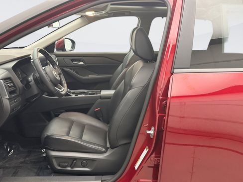 Used 2023 Nissan Rogue SV w/ SV Premium B Package image 11