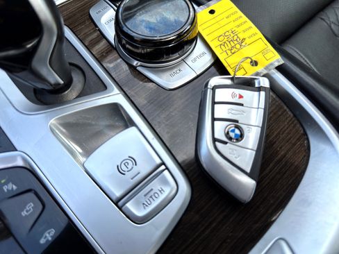 Used 2021 BMW 740i xDrive w/ Luxury Rear Seating Package image 29