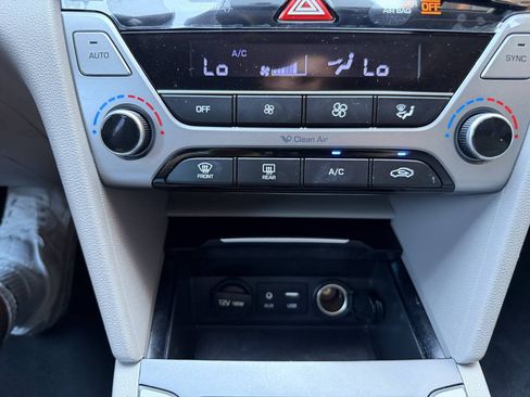Used 2018 Hyundai Elantra Value Edition FWD image 21
