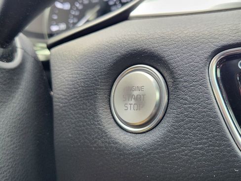 Used 2019 Kia K900 Luxury image 21