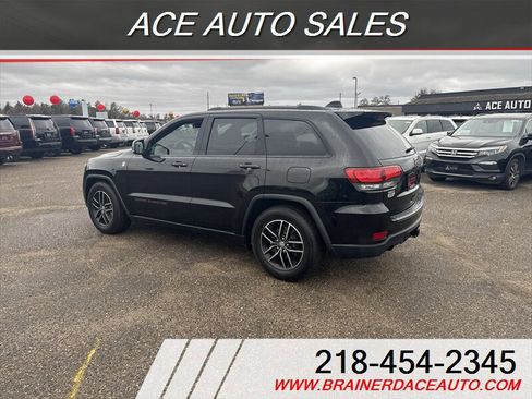 Used 2017 Jeep Grand Cherokee Trailhawk image 4