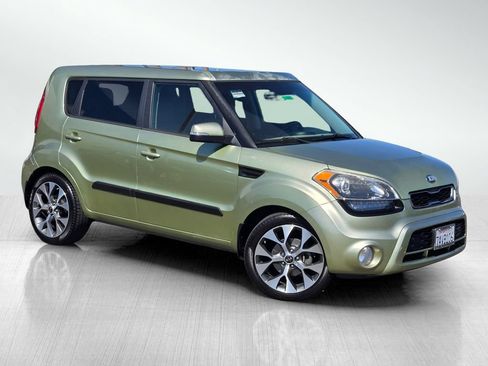 Used 2013 Kia Soul ! FWD image 1
