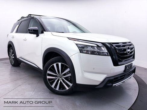 Used 2024 Nissan Pathfinder Platinum AWD/4WD image 1