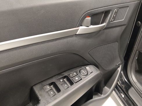 Used 2020 Hyundai Elantra Limited w/ Ultimate Package 03 FWD image 27