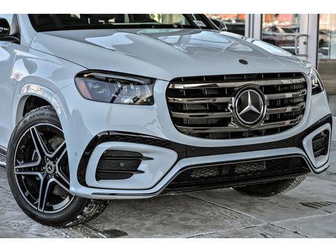 New 2026 Mercedes-Benz GLS 450 4MATIC image 2