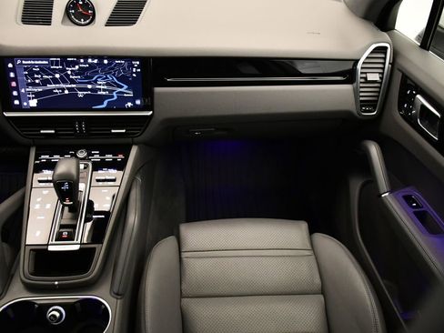 Used 2023 Porsche Cayenne image 24