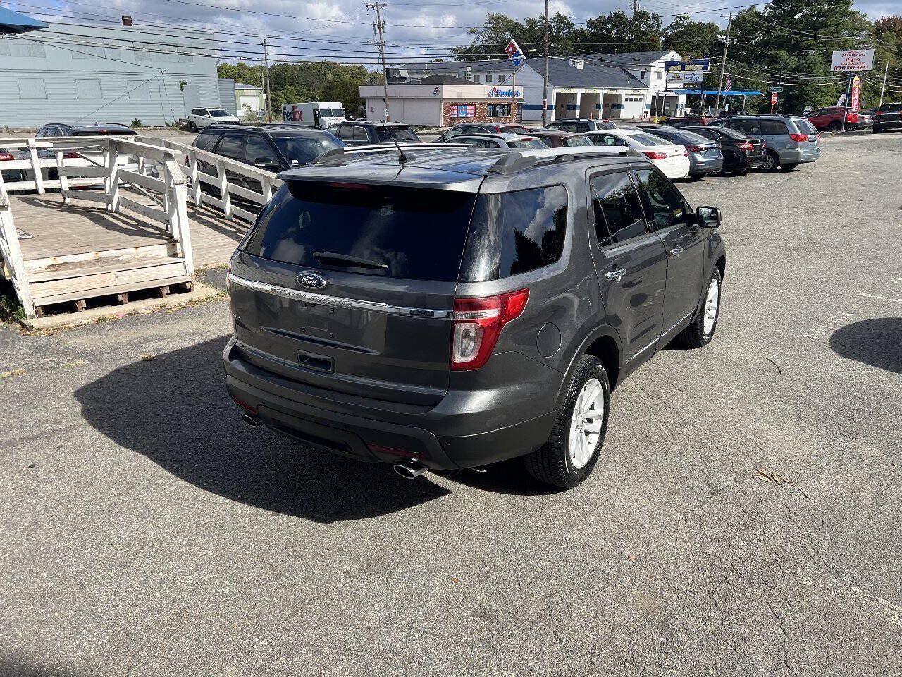 Used 2015 Ford Explorer XLT w/ Equipment Group 201A AWD/4WD image 4