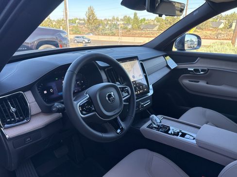New 2026 Volvo XC90 B6 Core image 22