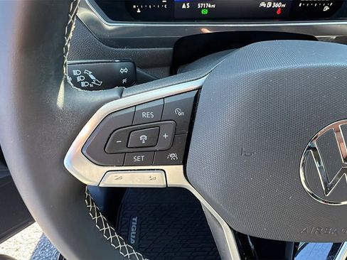 Used 2022 Volkswagen Tiguan SE w/ Panoramic Sunroof Package image 23