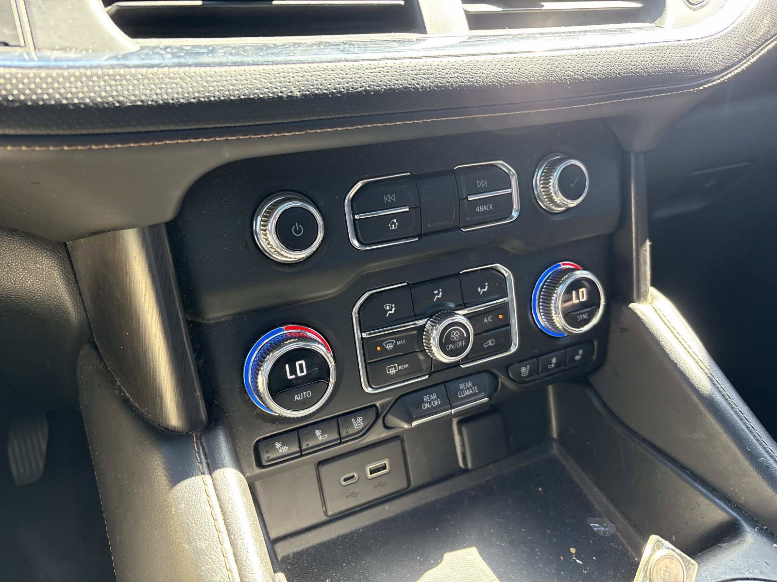 Used 2023 GMC Yukon AT4 w/ Technology Package AWD/4WD image 25