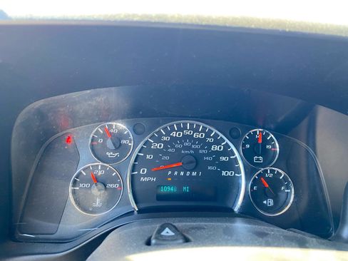 Used 2018 Chevrolet Express 3500 w/ Driver Convenience Package RWD image 13