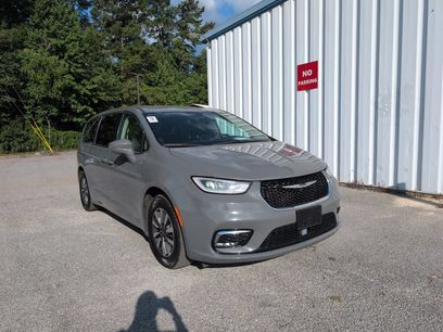Used 2022 Chrysler Pacifica Touring-L