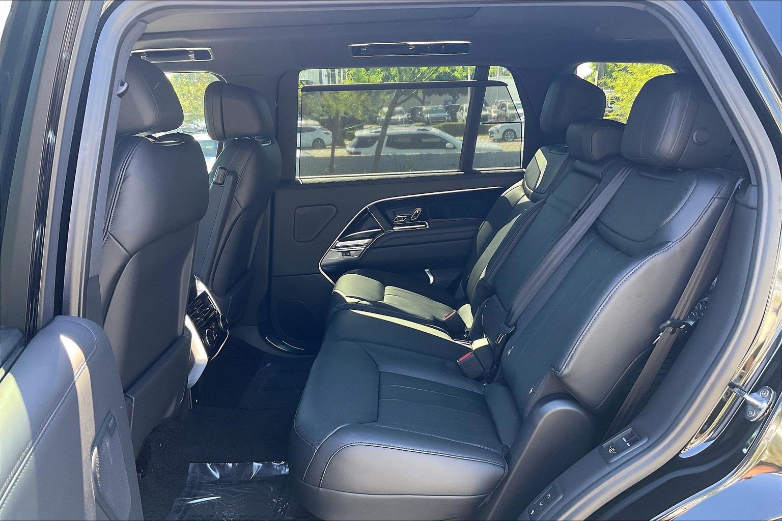 New 2026 Land Rover Range Rover Long Wheelbase SE AWD/4WD image 17