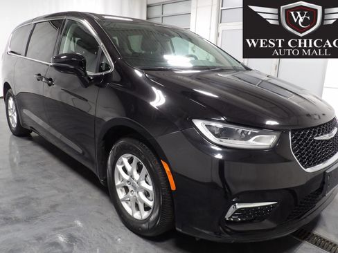 Used 2024 Chrysler Pacifica Limited FWD image 1