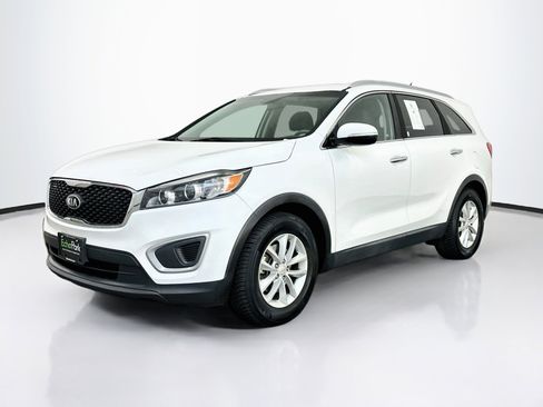 Used 2018 Kia Sorento FWD V6 image 3