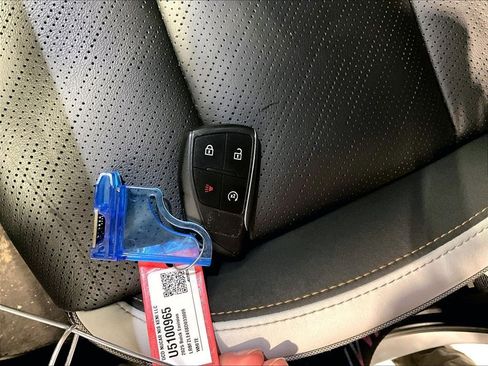 Used 2025 Buick Envision Sport Touring AWD/4WD image 31