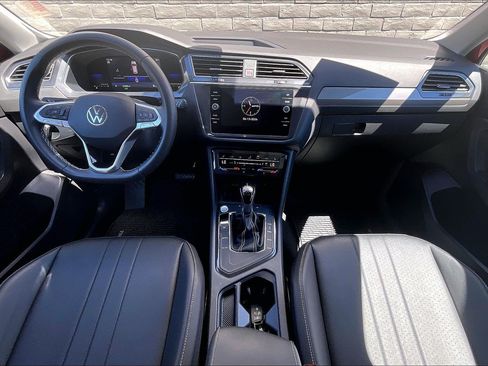 Certified 2023 Volkswagen Tiguan SE FWD image 15