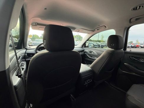 Used 2021 Chevrolet Traverse LT FWD image 26