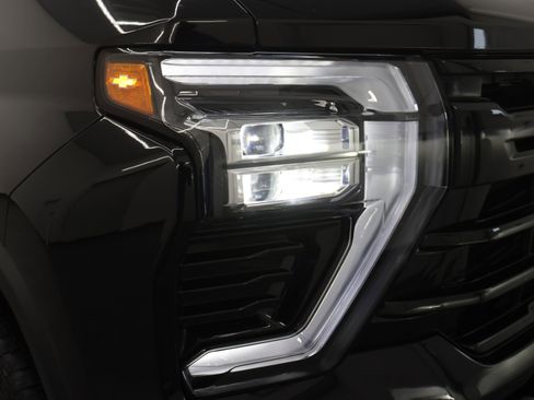 Used 2024 Chevrolet Silverado 2500 LT w/ Midnight Edition image 27