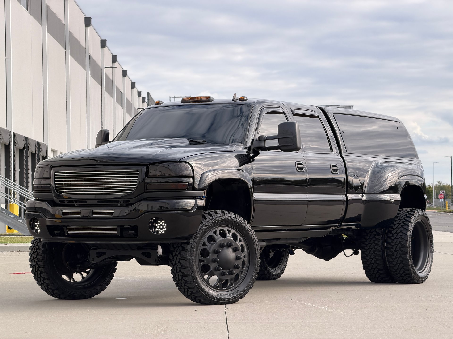 Used 2007 GMC Sierra 3500 SLT w/ Heavy-Duty Power Package AWD/4WD image 1
