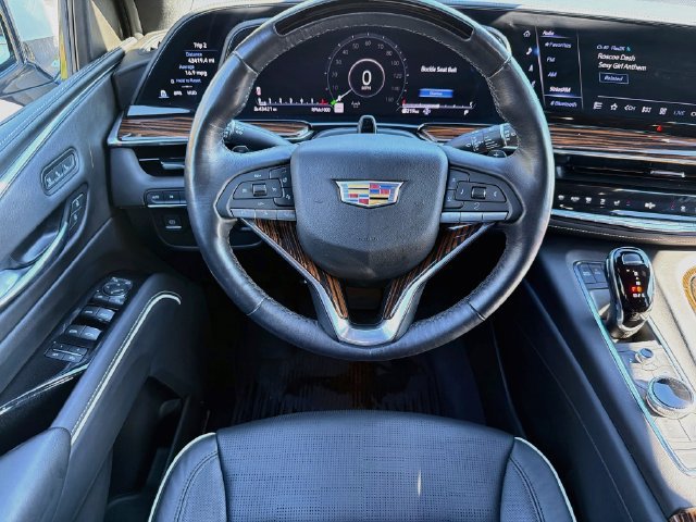 Used 2023 Cadillac Escalade Premium Luxury AWD/4WD image 22