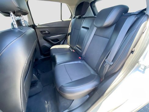 Used 2018 Chevrolet Trax LT w/ LT Convenience Package FWD image 14