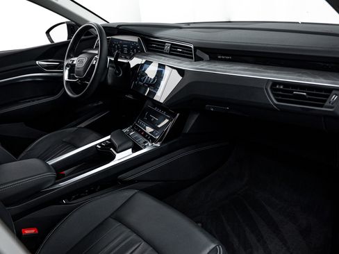 Certified 2024 Audi Q8 e-tron Premium Plus w/ Premium Plus Package AWD/4WD image 8
