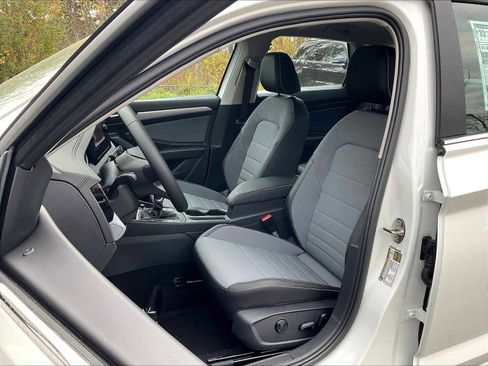 New 2025 Volkswagen Jetta SE image 11