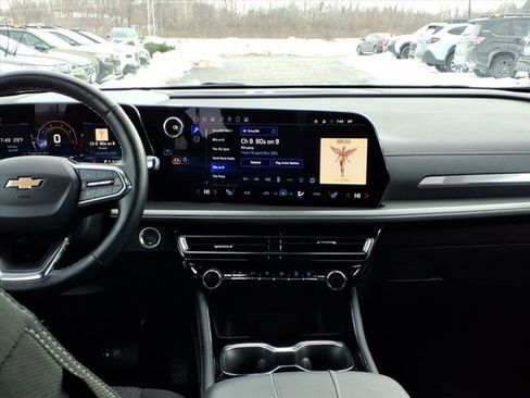 Used 2025 Chevrolet Traverse LT image 10