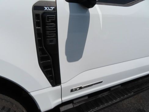 Used 2025 Ford F250 XLT w/ Black Appearance Package AWD/4WD image 11