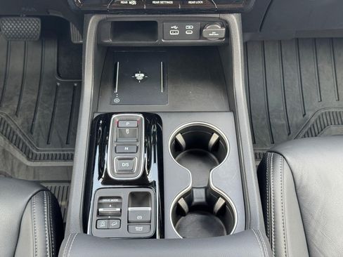 Certified 2025 Honda Pilot Touring image 16