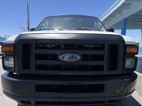 Used 2011 Ford E-150 and Econoline 150 Wagon w/ Interior Upgrade Pkg RWD image 9