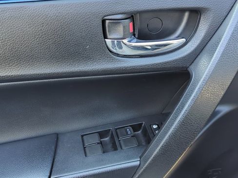 Used 2017 Toyota Corolla SE image 4