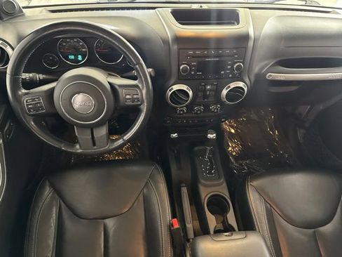 Used 2013 Jeep Wrangler Unlimited Sahara w/ Mopar Chrome Edition Group AWD/4WD image 22